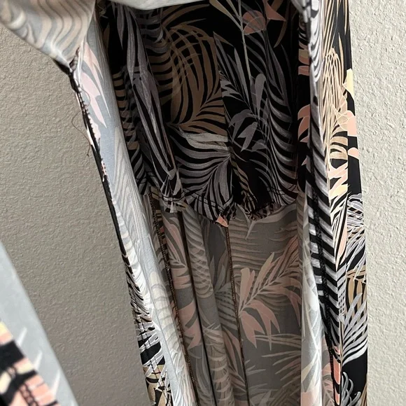 Fashion Nova palm print double slit dress - Picture 4 of 4